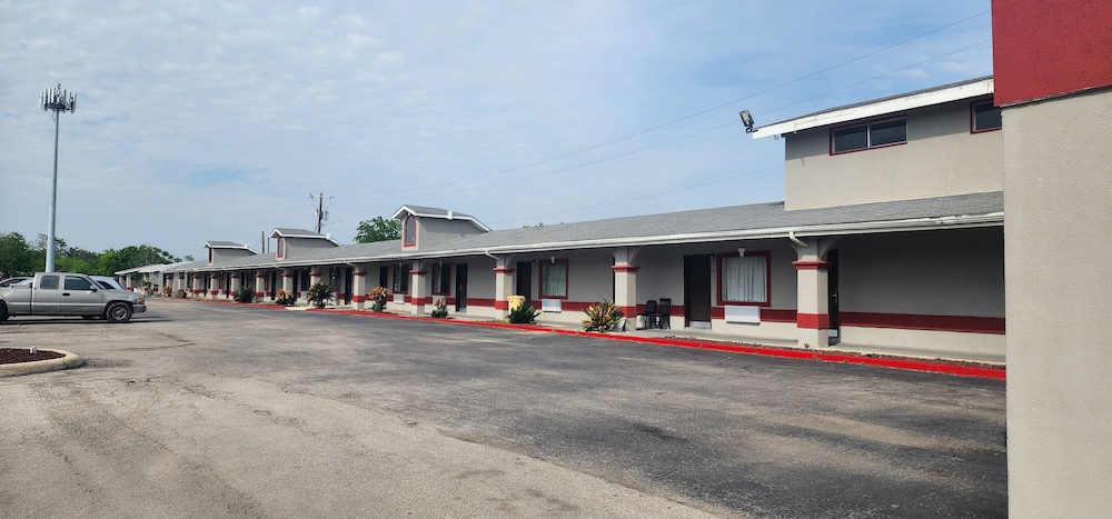 Econo Inn Lackland - photo 10