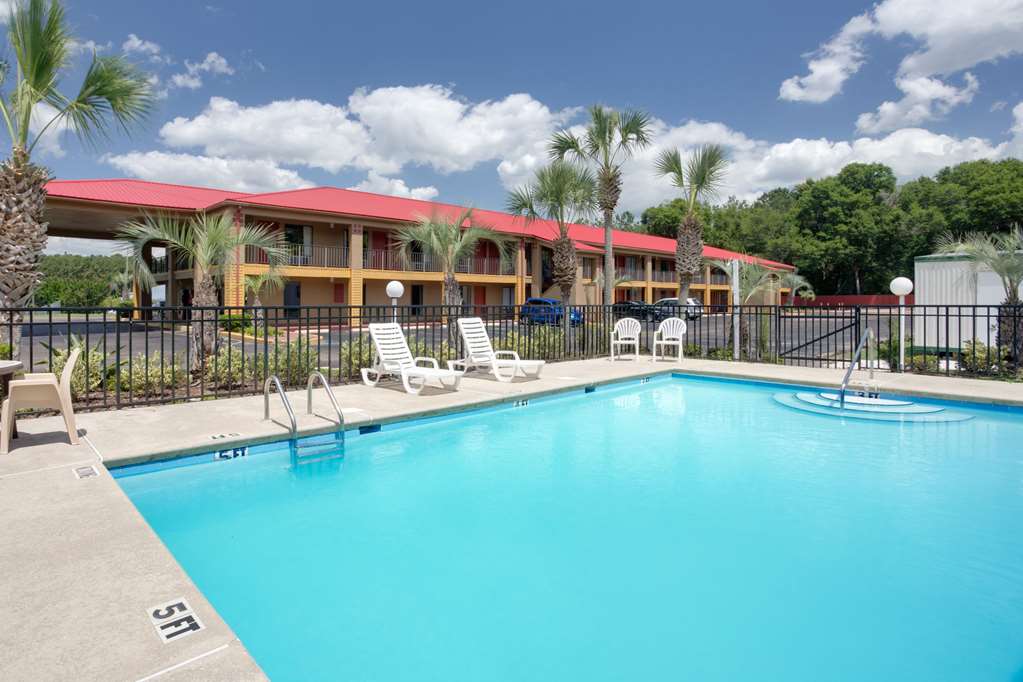 Super 8 by Wyndham Defuniak Springs - featured photo