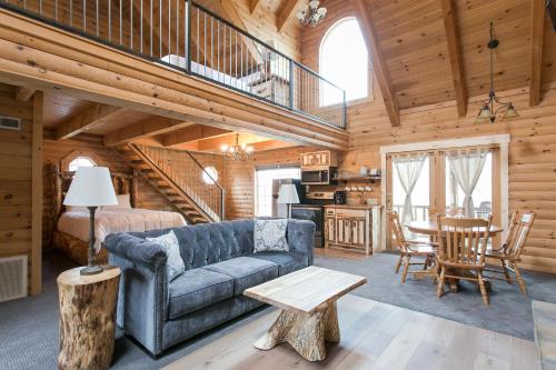 Blue Jays Nest Cabin by Amish Country Lodging — 4-Star Luxury Hotel in Berlin, United States