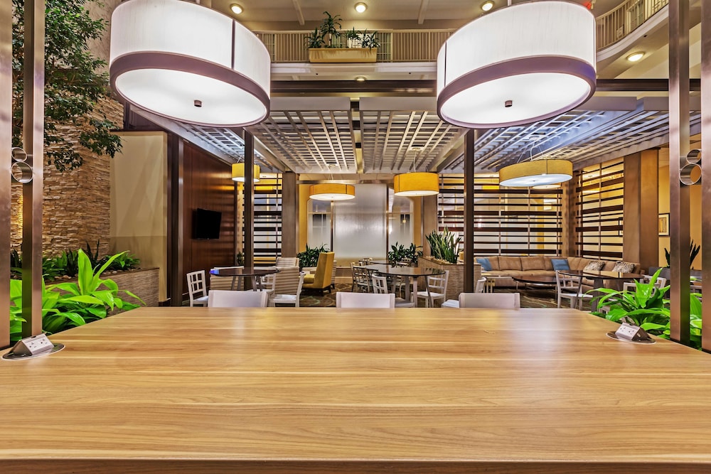 Embassy Suites by Hilton Dallas Market Center - photo 3