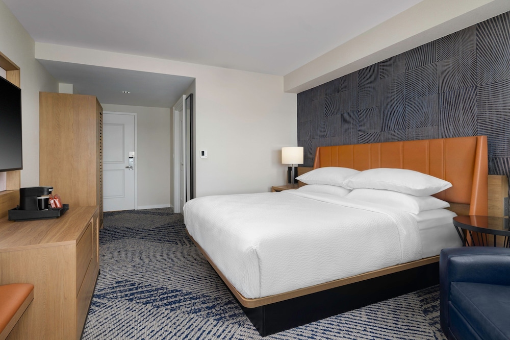 Sheraton Erie Bayfront Hotel - photo 10