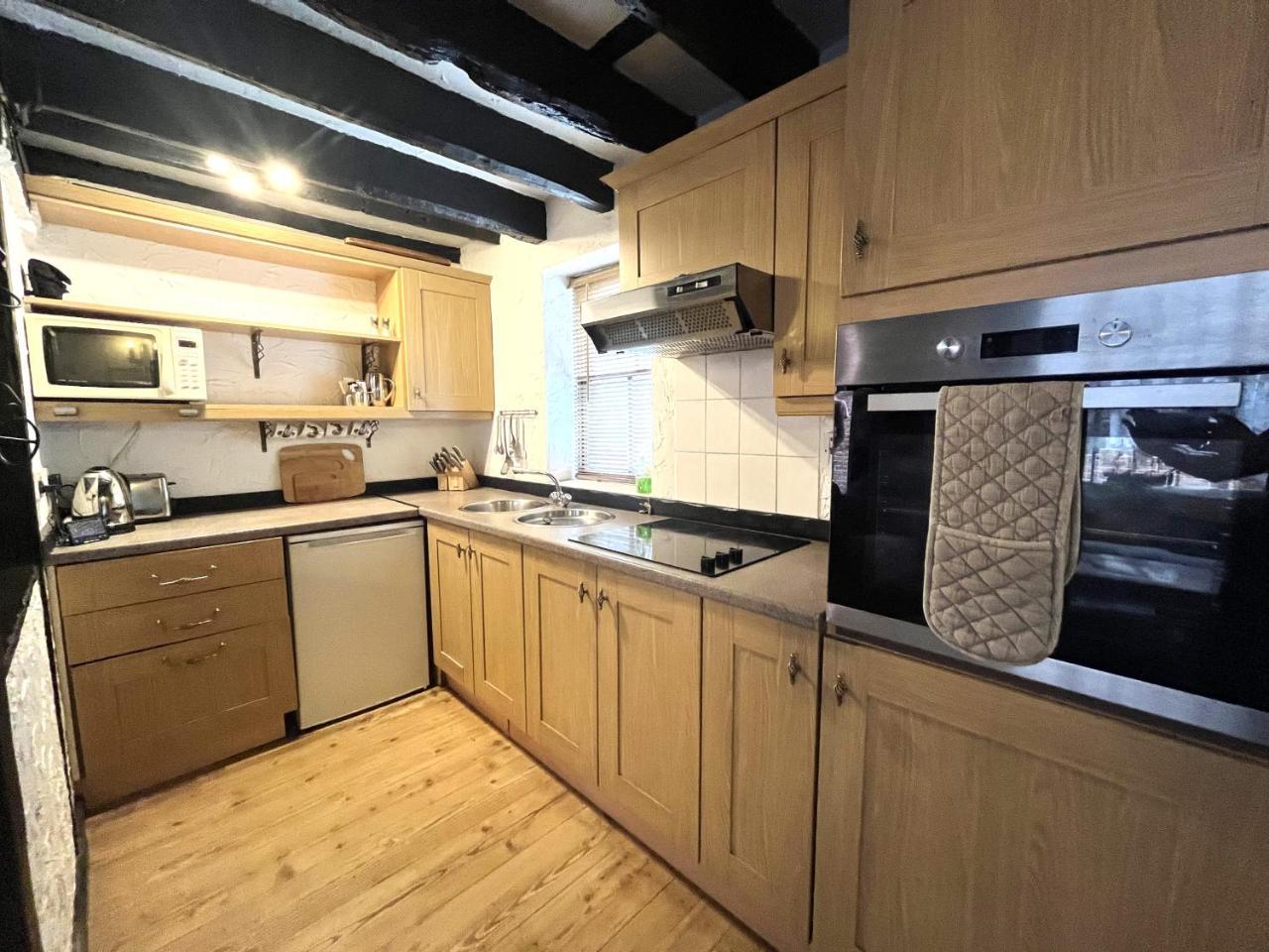 Entire 2 Bedroom Cottage in Whitby