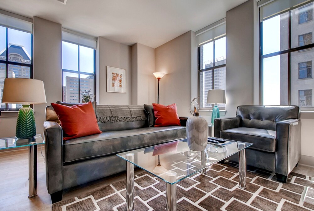 Global Luxury Suites At Light Street - photo 13
