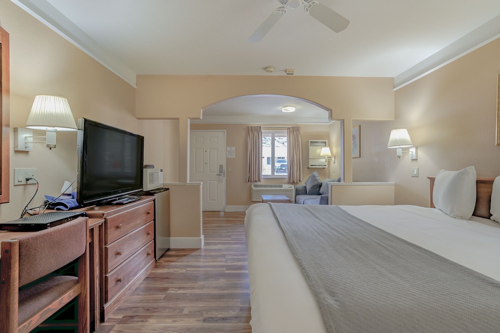 Shasta Pines Motel & Suites - photo 26