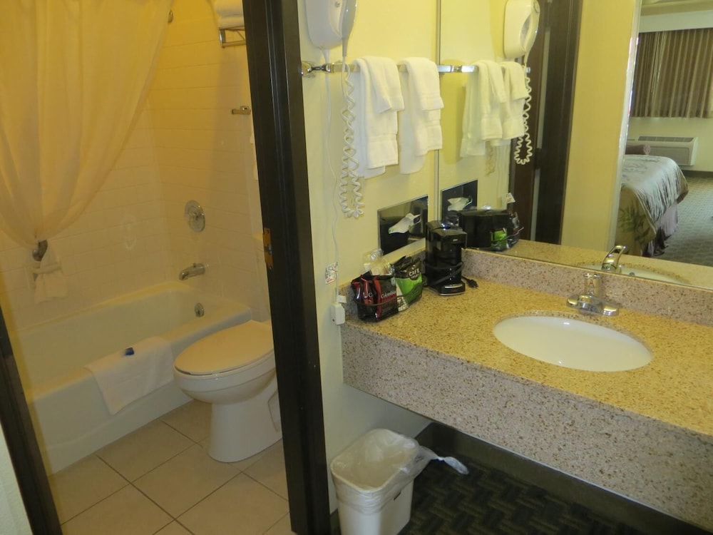 Red Coach Inn - photo 20