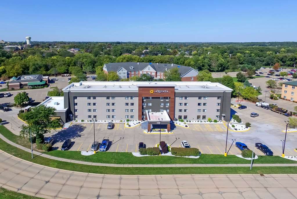 La Quinta Inn & Suites by Wyndham Des Moines West Clive - photo 8