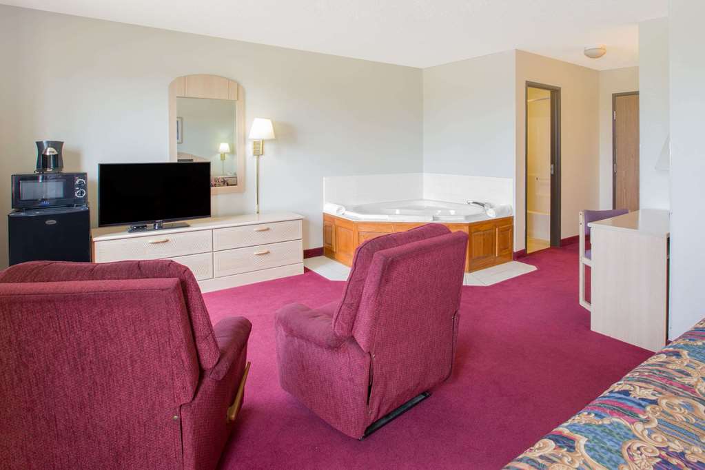 Super 8 by Wyndham Bethany MO - photo 21