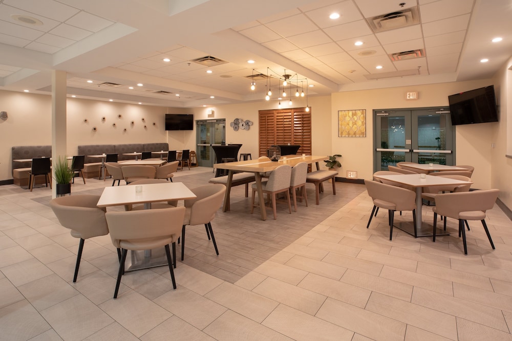 Holiday Inn & Suites Goodyear West Phoenix Area by IHG - photo 44