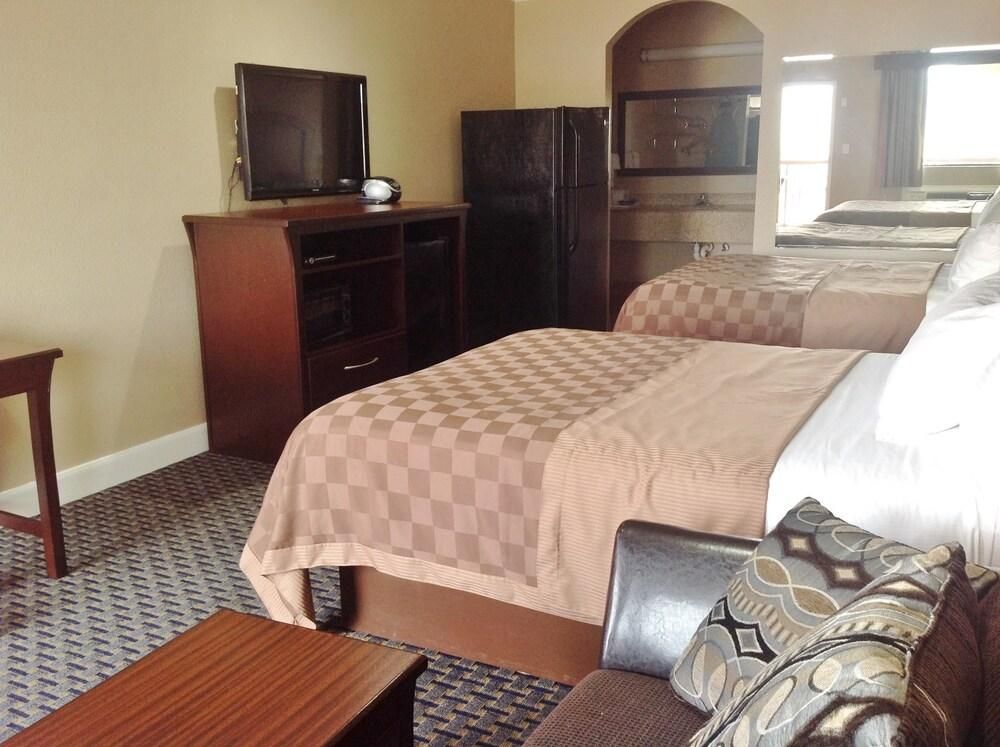 Americas Best Value Inn And Suites Houston Tomball Parkway - photo 9