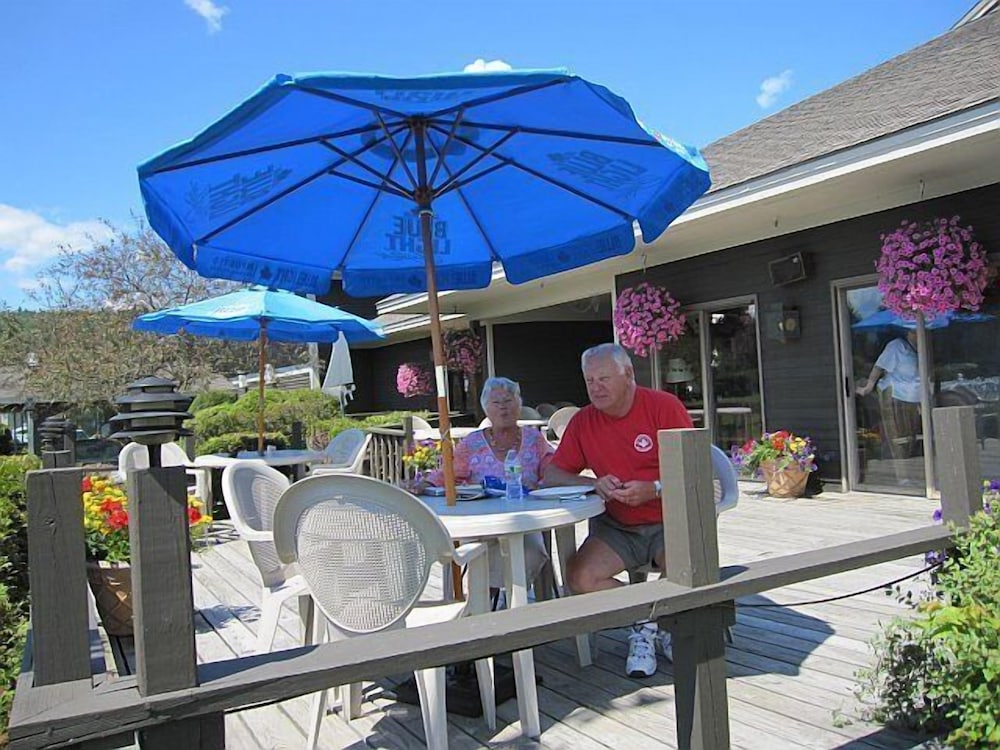Commodores Inn - photo 70