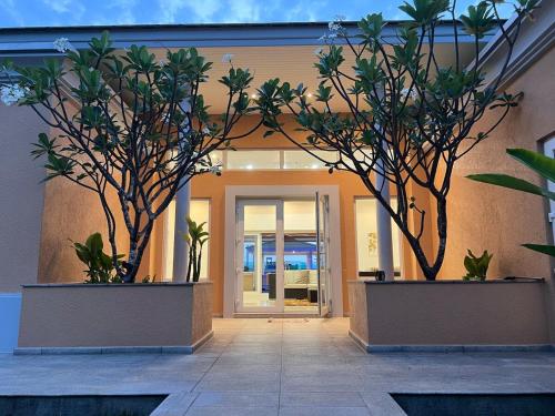 Pattaya Serenity Oasis 8BR Pool Villa for Great Vacations — 4-Star Luxury Hotel in Nong Prue, Thailand