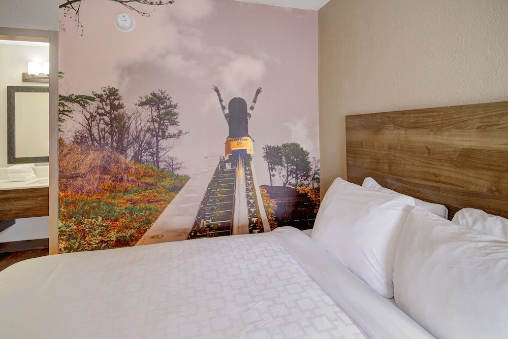 Clarion Pointe Downtown Gatlinburg - photo 38