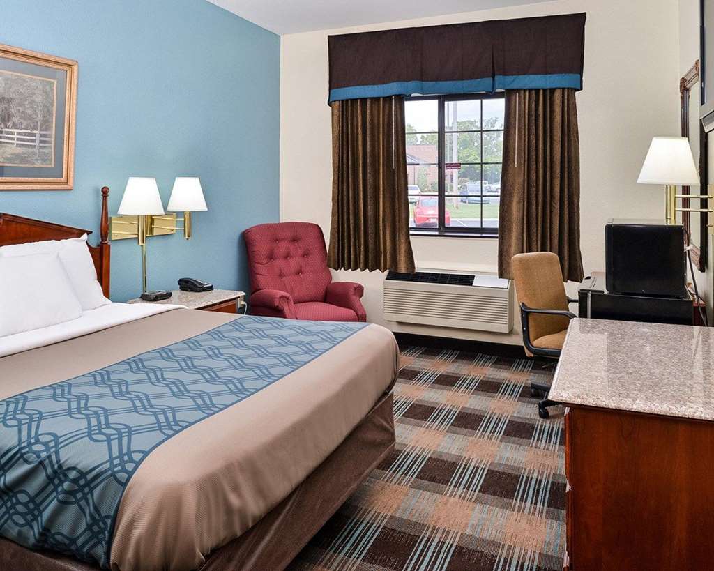 Econo Lodge Inn & Suites Shelbyville - photo 12