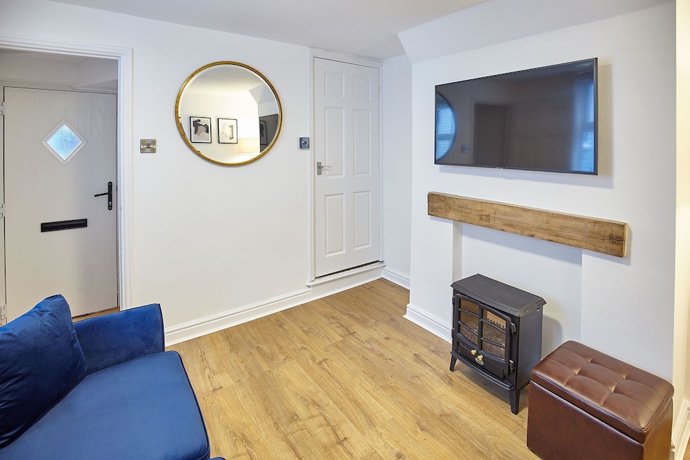 Host Stay Clinker Cottage