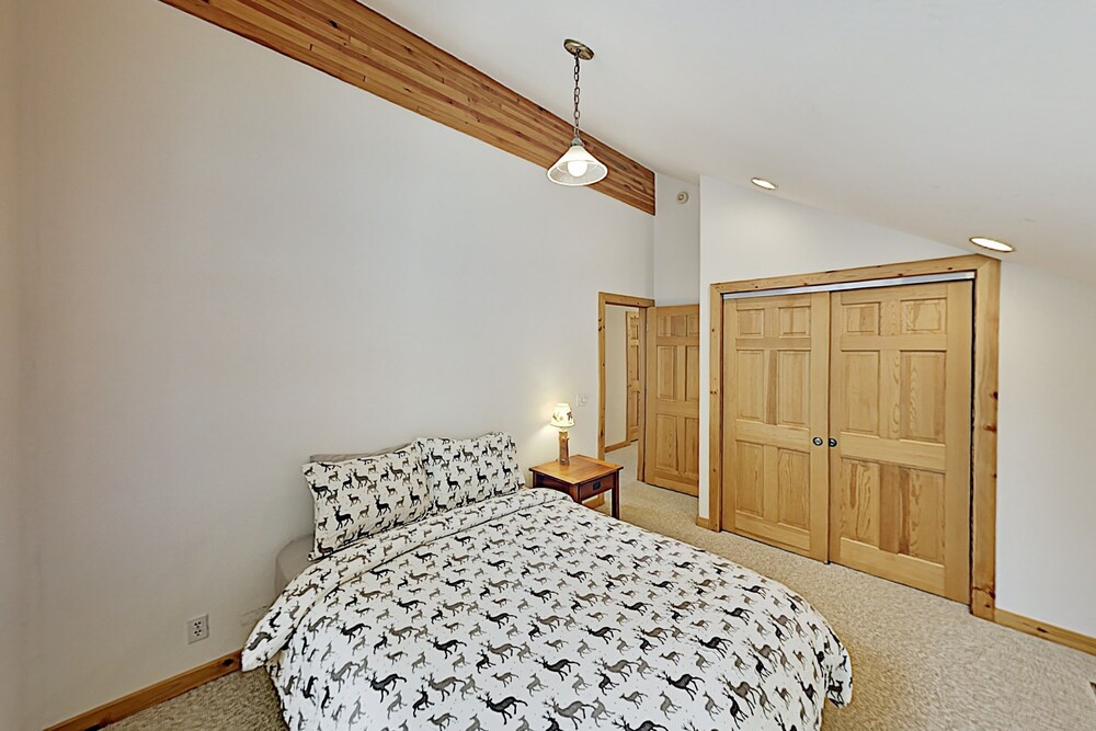 Tahoe Donner Luxury Sleeps 14 Hot tub 3100 sqft - photo 7