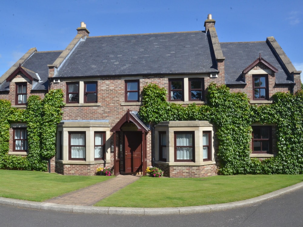 Plawsworth Hall Serviced Cottages and Apartments — 4-Star Luxury Hotel in Durham, United Kingdom