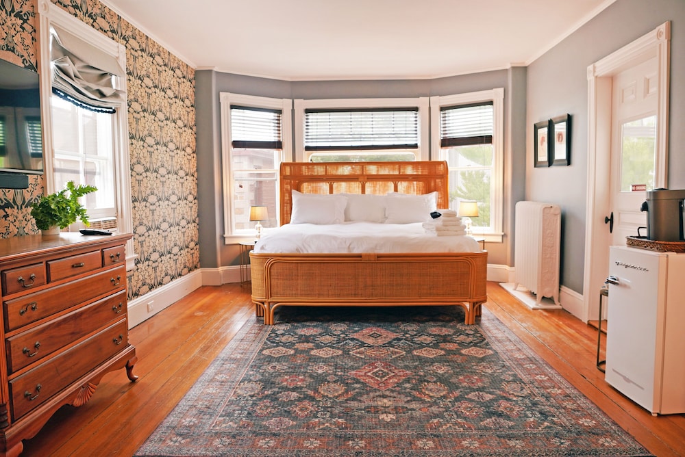 Chart House Inn — 4-Star Luxury Hotel in Newport, United States