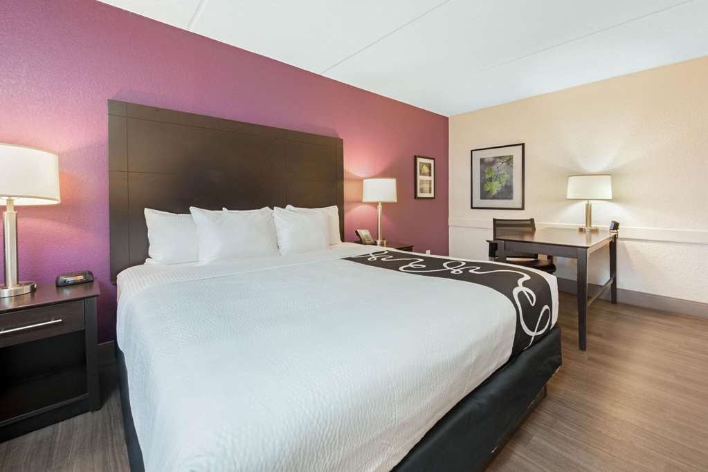 La Quinta Inn by Wyndham Miami Airport North - photo 17