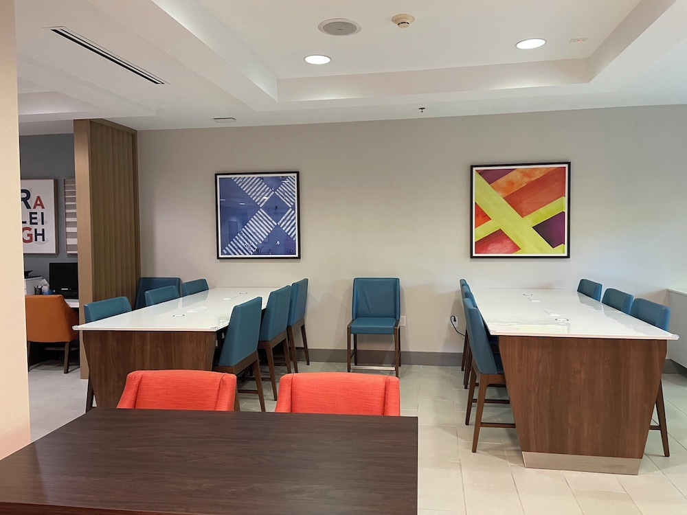 Holiday Inn Express Hotel & Suites Raleigh SW NC State by IHG - photo 90