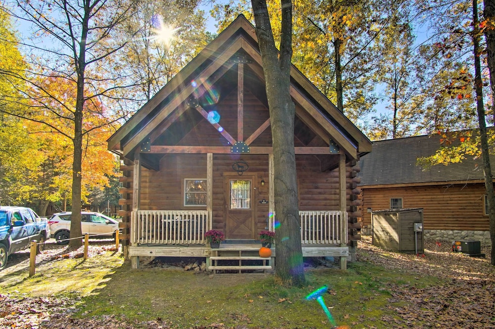 Rustic Rothbury Cabin with Resort Amenity Access - photo 25