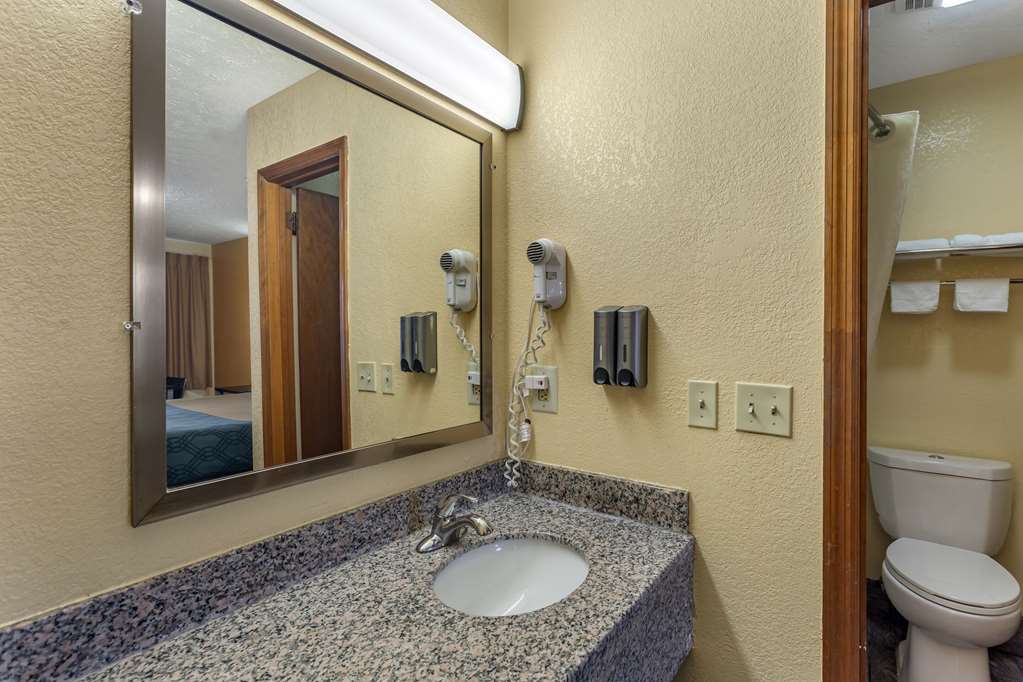 Econo Lodge Nashville North - photo 15