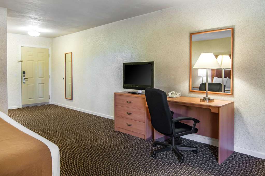 Quality Inn & Suites at Coos Bay - photo 11