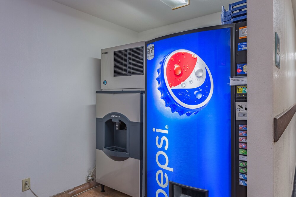 Motel 6 Santa Fe Central - photo 23