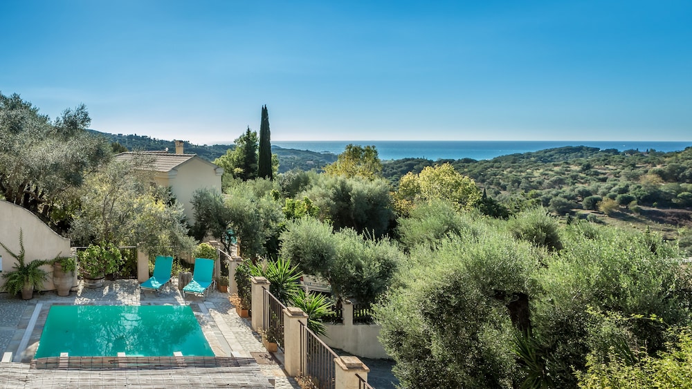 Mastrogiannis villa Lemonia — 4-Star Luxury Hotel in Corfu, Greece