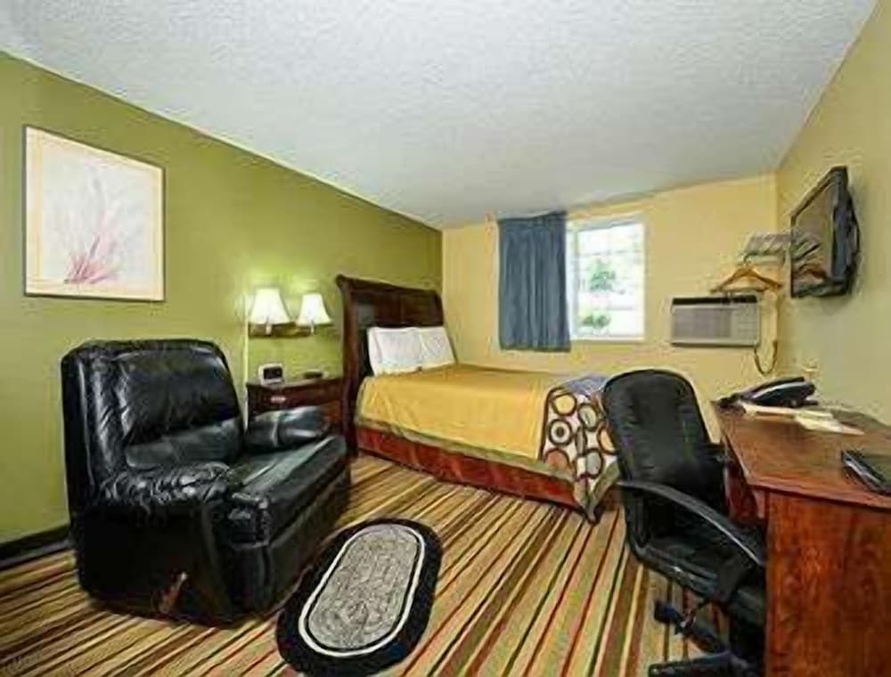 Super 8 by Wyndham Minot Airport - photo 13