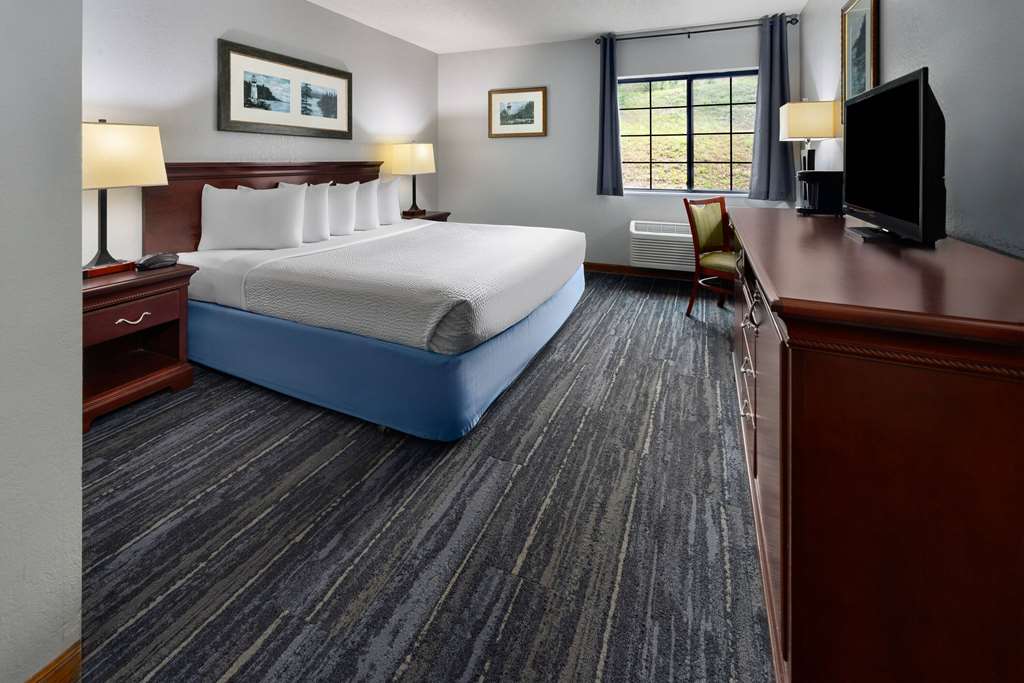 Days Inn by Wyndham Iron Mountain - photo 24