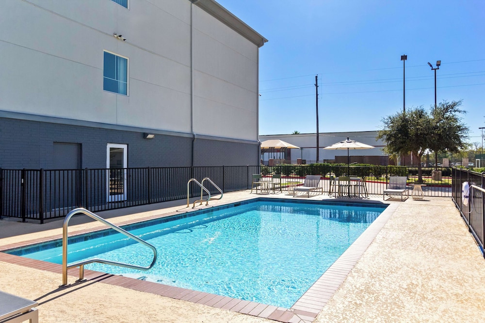 Spark by Hilton Pearland - photo 25