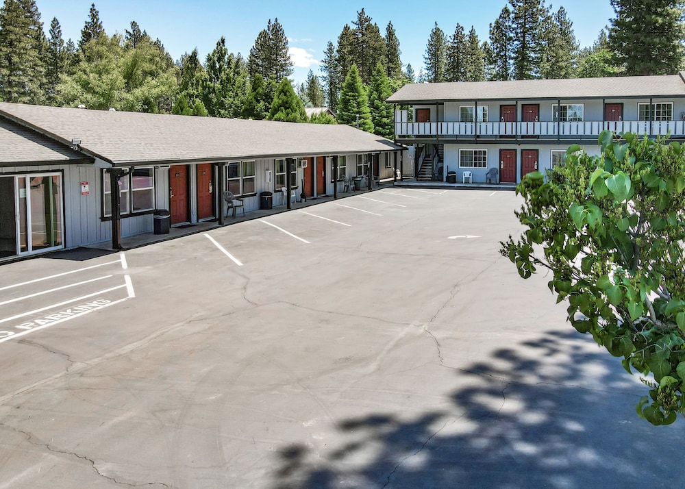 Charm Motel & Suites - photo 75