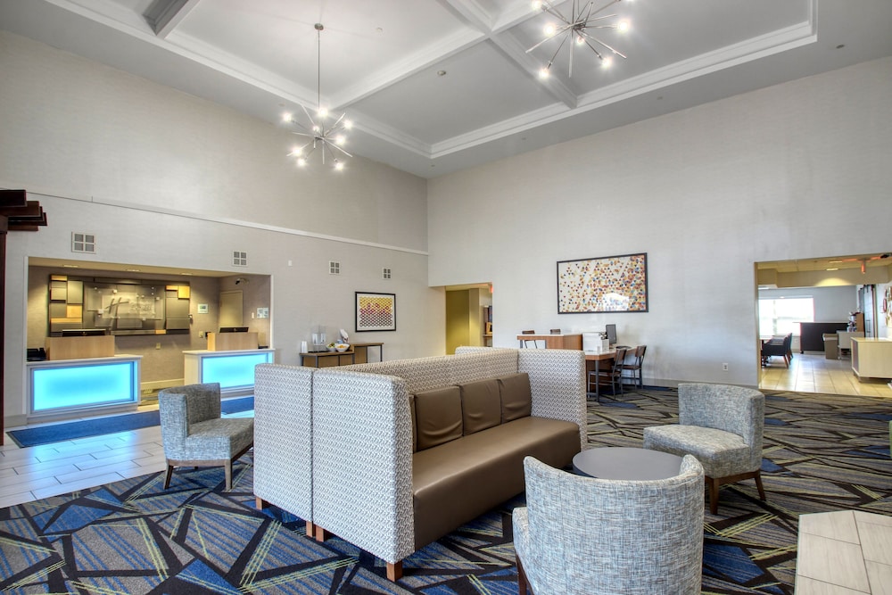 Holiday Inn Express Hotel & Suites Oshkosh an IHG Hotel - photo 5