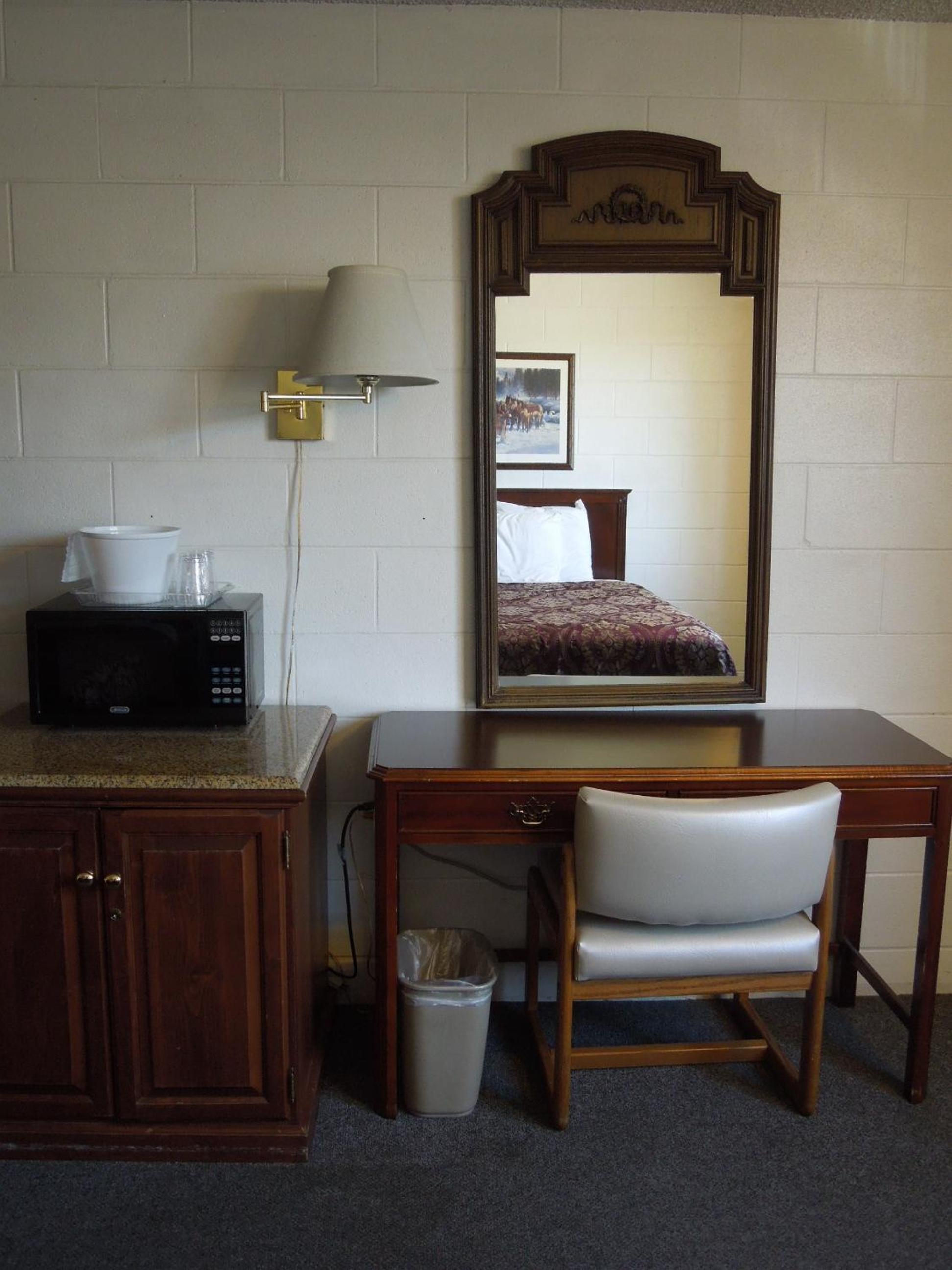 The Pines Motel - photo 18