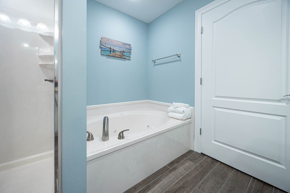 Phoenix Gulf Towers 1802 2 Bedroom Condo - photo 13