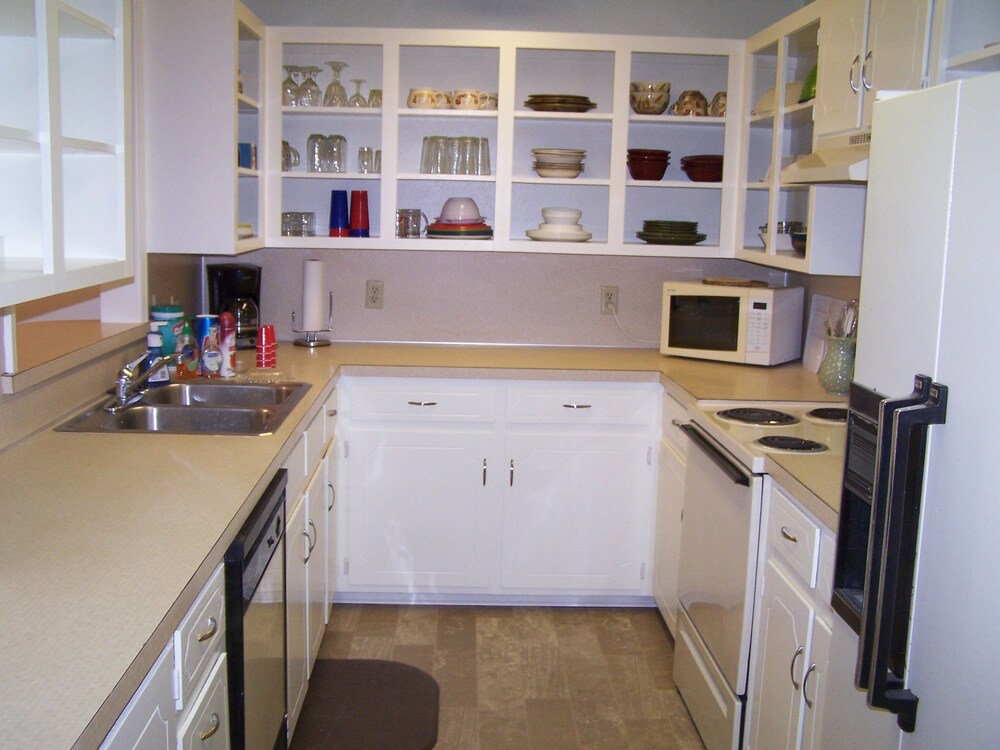 Pointe West Resort Motel - photo 16