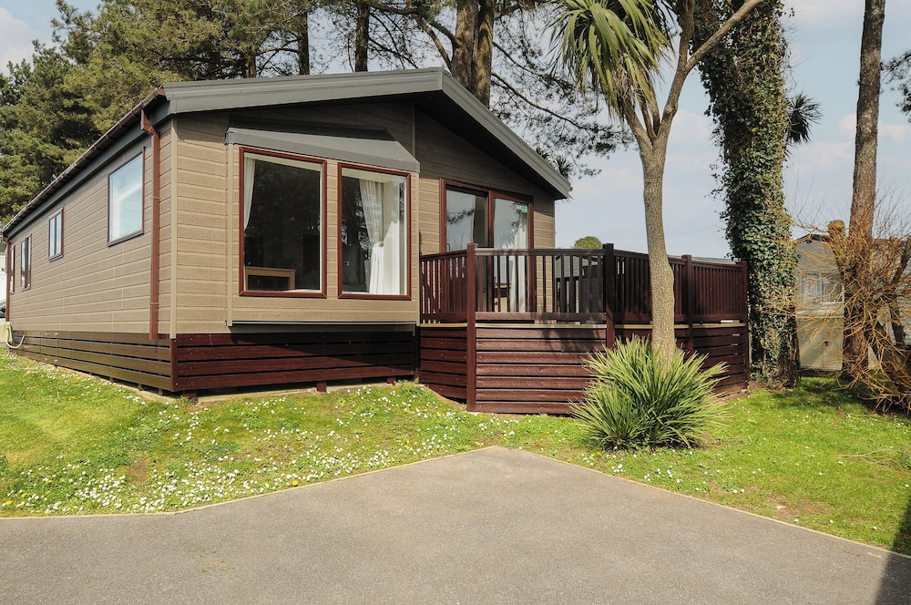 Lodge 15 at Landscove Holiday Park — 4-Star Luxury Hotel in Brixham, United Kingdom