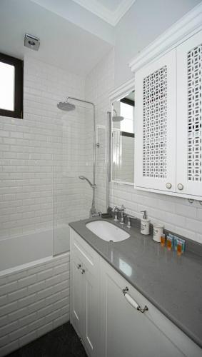 Superior 2BR Apartment In Vake By Wehost