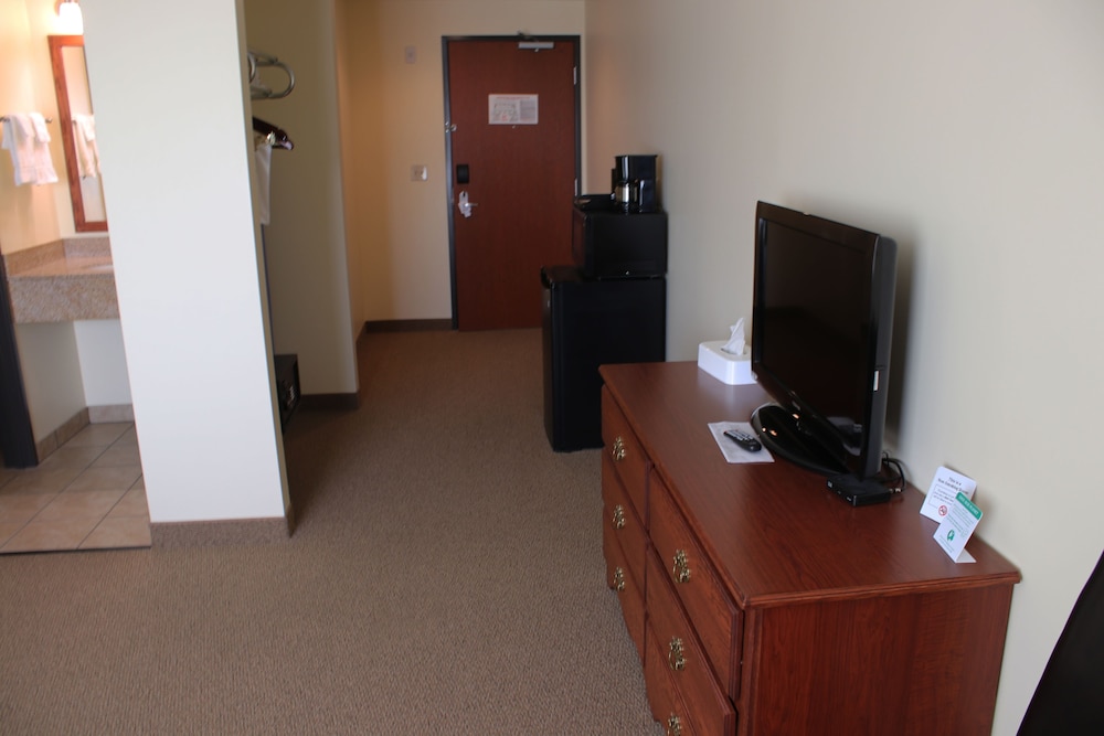Edgewood Hotel & Suites - photo 15
