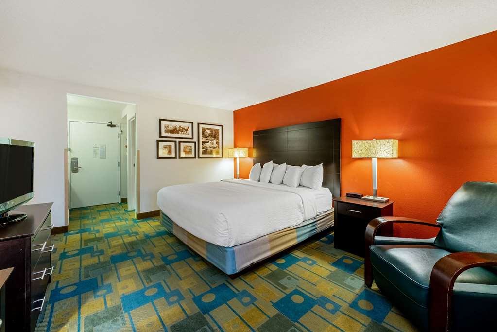 La Quinta Inn & Suites by Wyndham Mansfield OH - photo 37