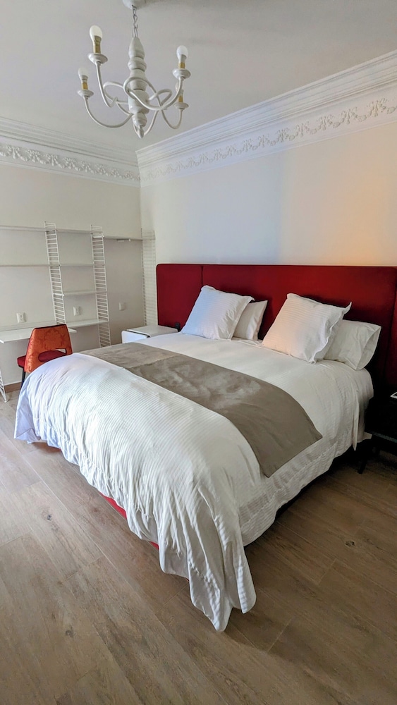 Pug Seal Tennyson — 4-Star Luxury Hotel in Mexico City, Mexico