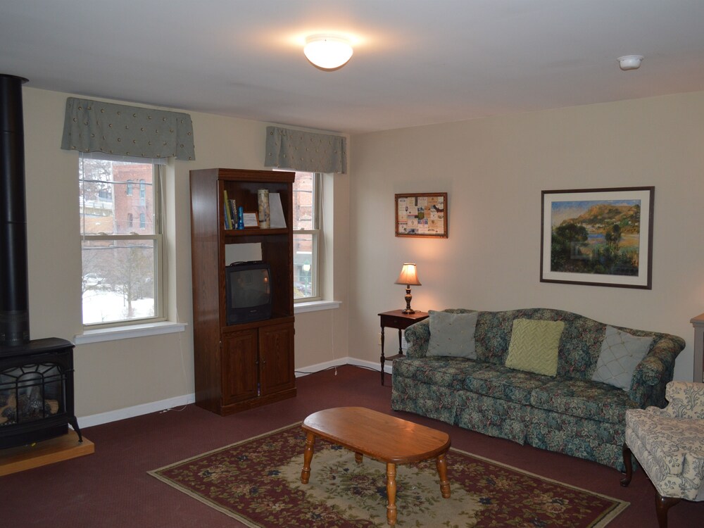 Canal Side Inn - photo 17