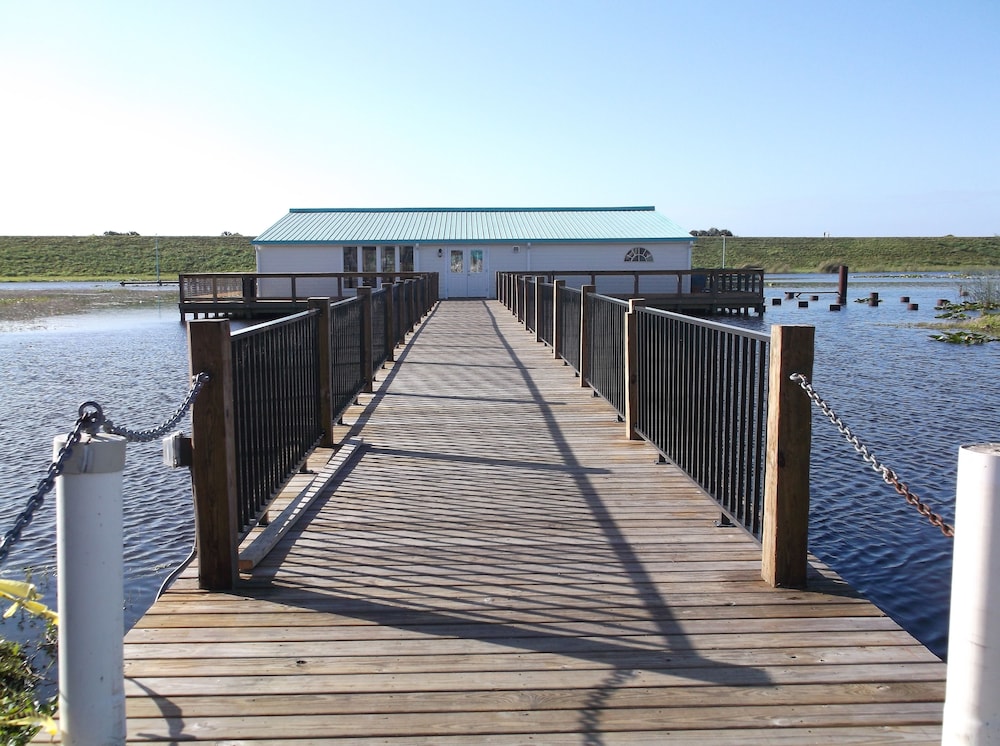 Days Inn & Suites by Wyndham Lake Okeechobee - photo 45