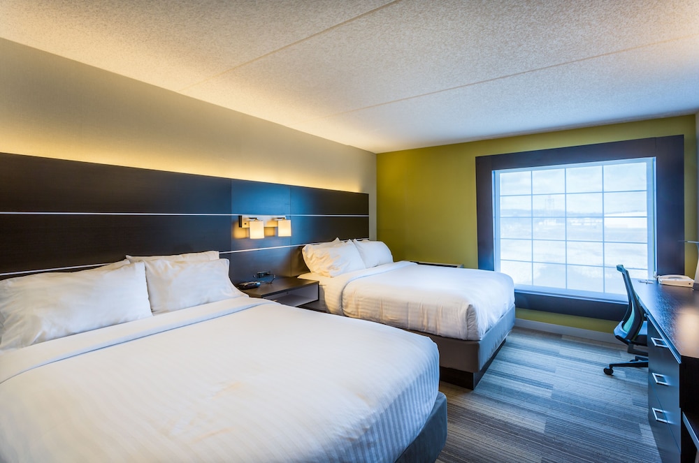Holiday Inn Express & Suites Reading by IHG - photo 7