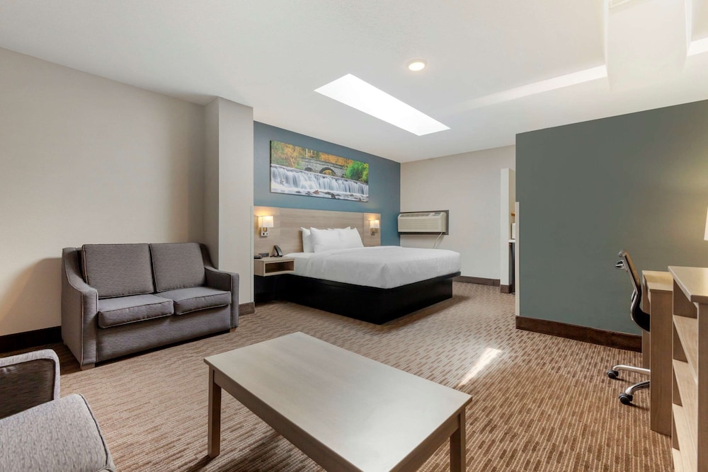 Red Roof Inn & Suites Tomah - photo 8
