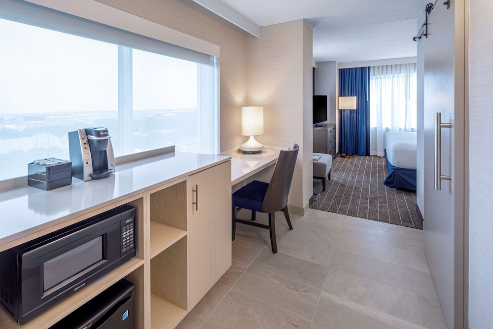 Embassy Suites Boston Logan Airport - photo 7
