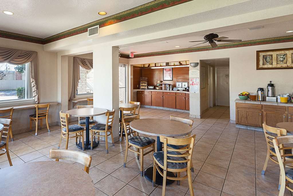 Econo Lodge San Antonio South - photo 31