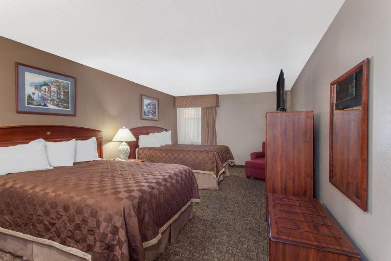 Ramada by Wyndham Fresno North