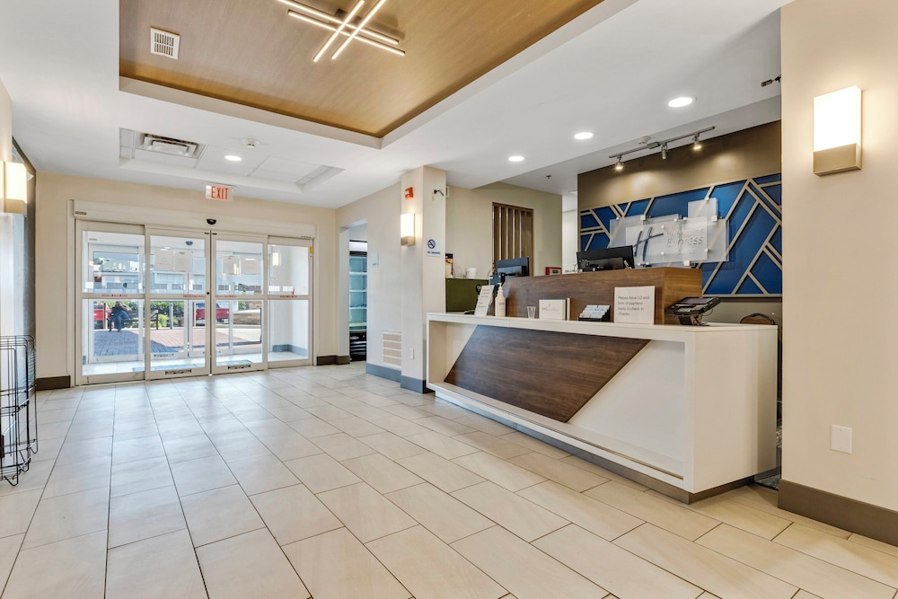 Holiday Inn Express & Suites Starkville by IHG - photo 49