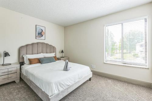 Rosehill Pointe 122 I Comfy 2 Bed 1 Bath — 4-Star Luxury Hotel in Lenexa, United States